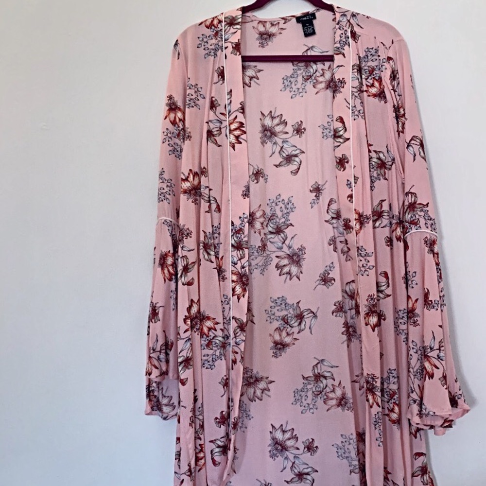 Rue 21 blush floral kimono